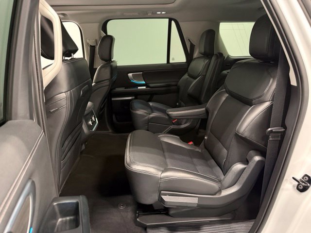 Used 2025 Ford Expedition Max Platinum AWD/4WD image 26