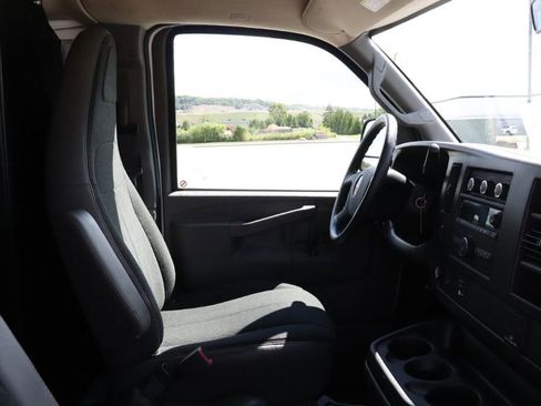 Used 2023 GMC Savana 2500 w/ Driver Convenience Package image 9