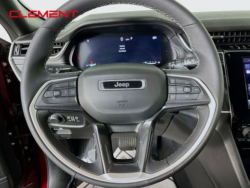 Used 2023 Jeep Grand Cherokee Altitude AWD/4WD image 14
