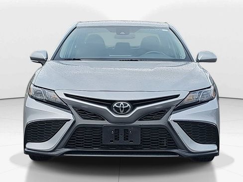 Used 2024 Toyota Camry SE image 11