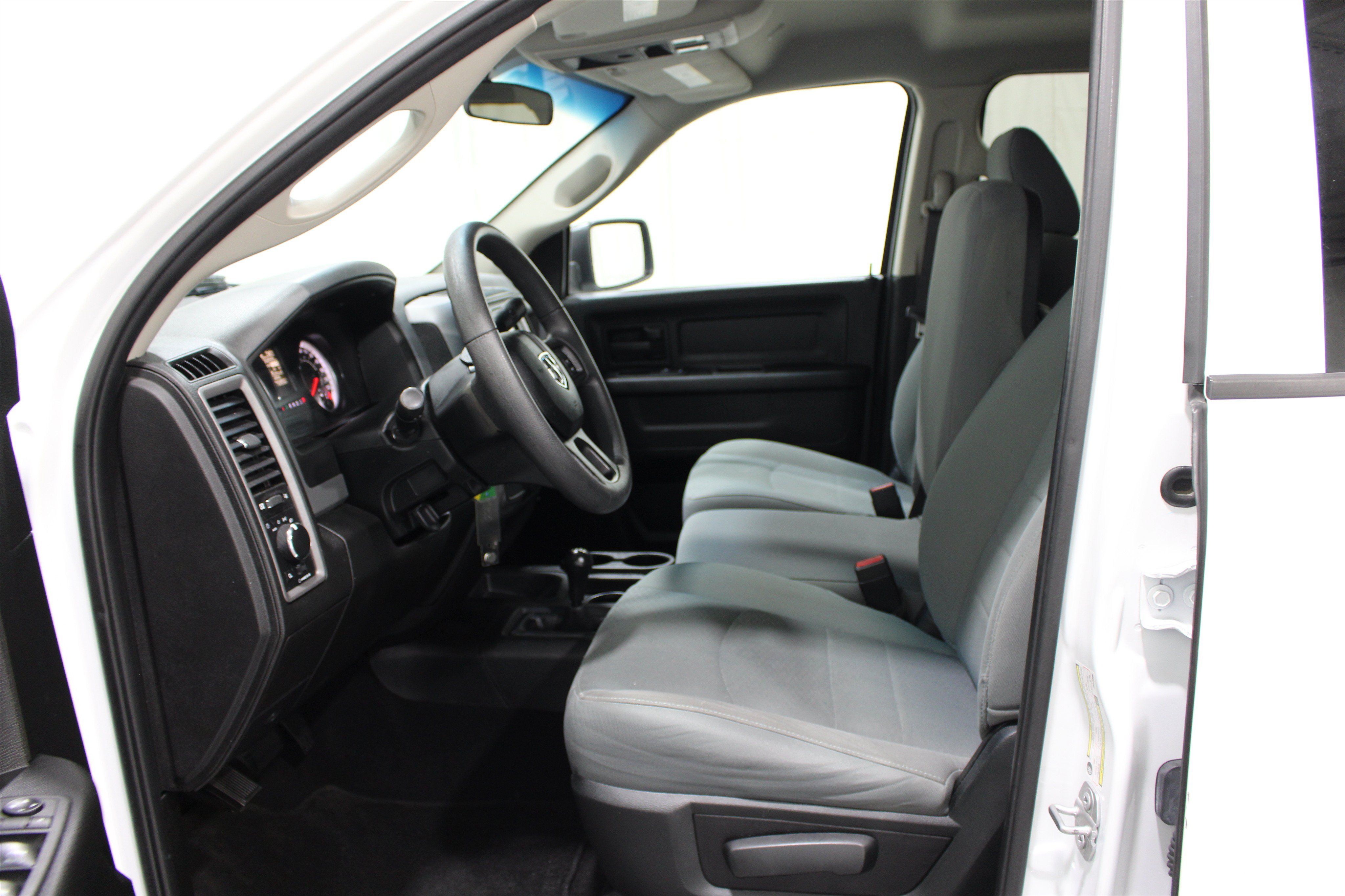 Used 2018 RAM 2500 Tradesman w/ Chrome Appearance Group AWD/4WD image 3