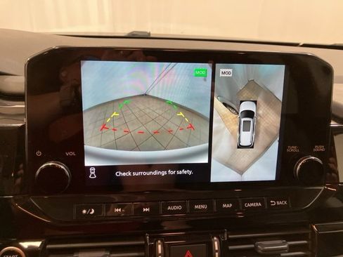 Used 2022 Nissan Pathfinder SL w/ SL Black Package image 16