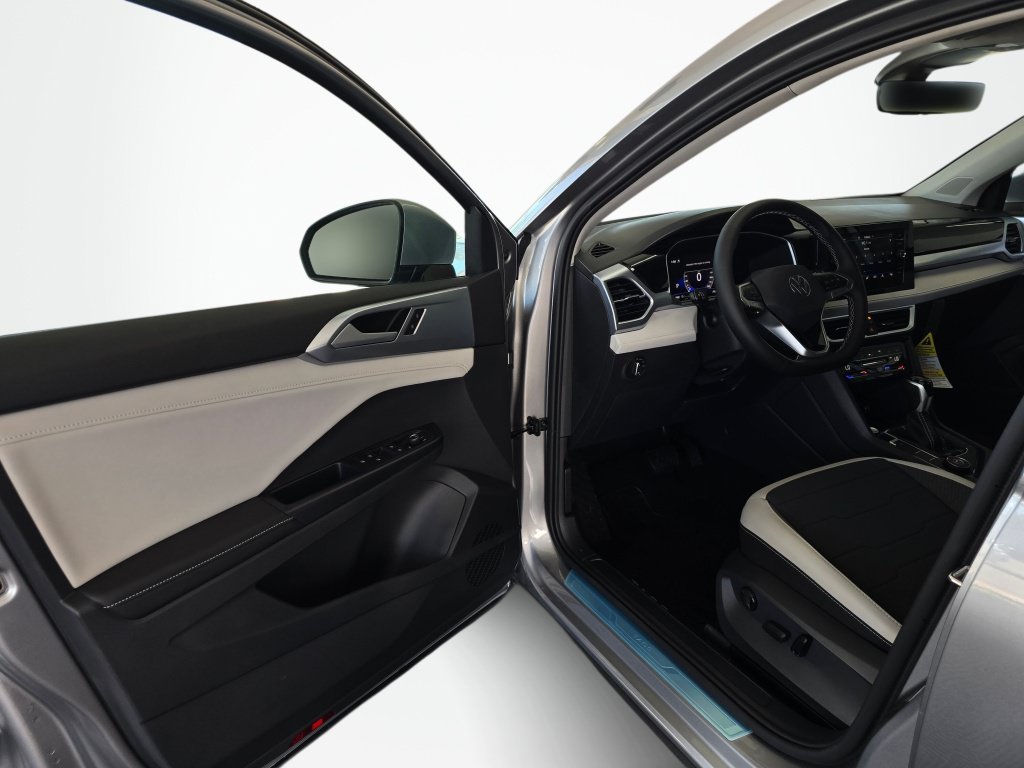 New 2026 Volkswagen Taos SE AWD/4WD image 32
