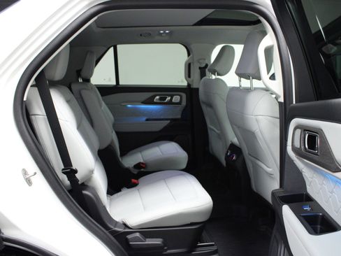 Used 2025 Ford Explorer Platinum w/ Ultimate Package image 16