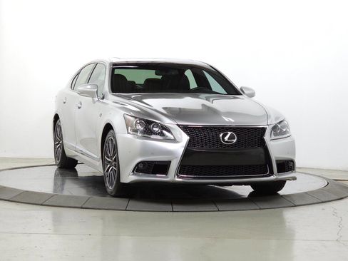 Used 2013 Lexus LS 460 AWD w/ F-Sport Pkg image 10