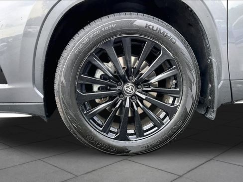 Used 2023 Toyota Highlander XSE FWD image 11