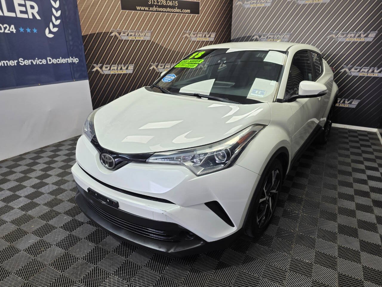 Used 2018 Toyota C-HR XLE FWD image 2