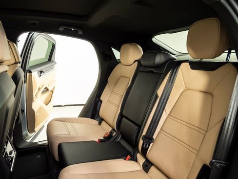New 2026 Porsche Cayenne Coupe AWD/4WD image 22