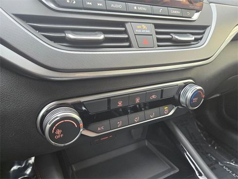 Used 2025 Nissan Altima 2.5 SR image 19