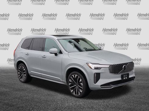 Certified 2025 Volvo XC90 B6 Plus image 2
