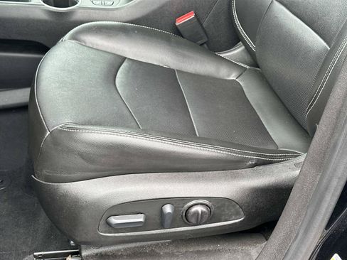 Certified 2022 GMC Terrain SLT FWD image 16