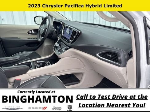 Used 2023 Chrysler Pacifica Limited FWD image 29