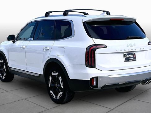 Used 2024 Kia Telluride EX w/ EX Captain's Chair Package FWD image 11