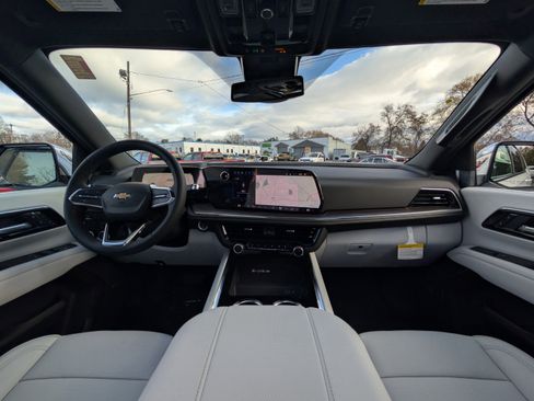 New 2026 Chevrolet Suburban Premier image 2