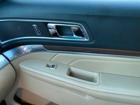 Used 2016 Ford Explorer Limited FWD image 17