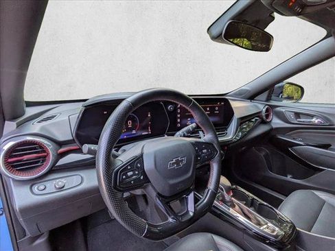 Used 2024 Chevrolet Trax RS w/ Sunroof Package FWD image 10