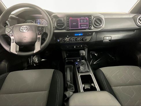 Used 2022 Toyota Tacoma TRD Sport image 9