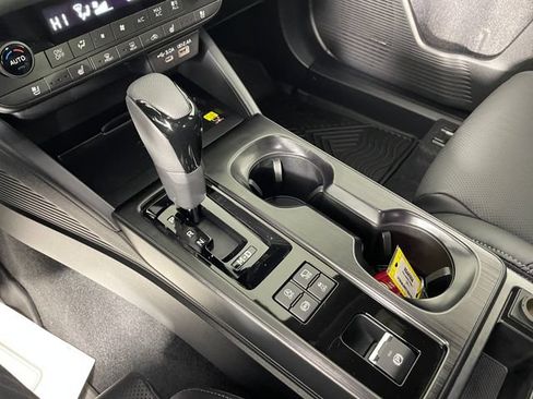 Used 2026 Subaru Outback Touring XT AWD/4WD image 9