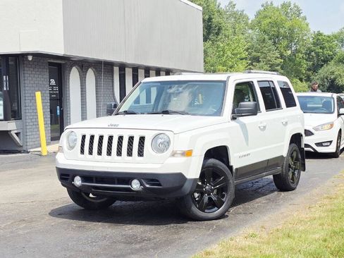 Used 2015 Jeep Patriot Limited w/ Sun/Sound Group AWD/4WD image 2