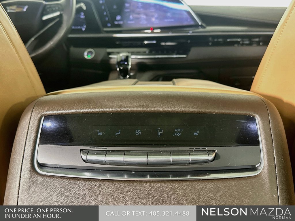 Used 2024 Cadillac Escalade ESV Sport w/ LPO, ONYX Package AWD/4WD image 28