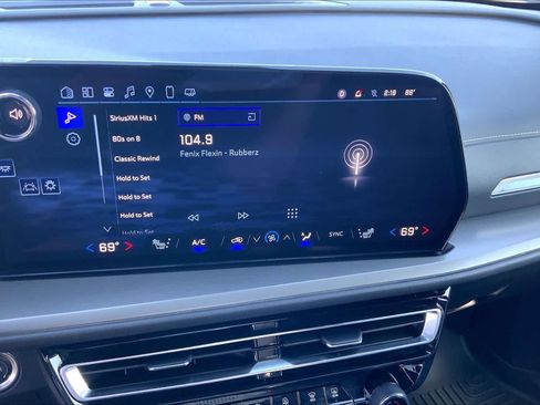 Used 2025 Chevrolet Traverse LT w/ Midnight/Sport Edition FWD image 33