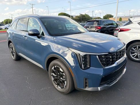 Used 2024 Kia Sorento S w/ Panoramic Sunroof Package FWD image 3