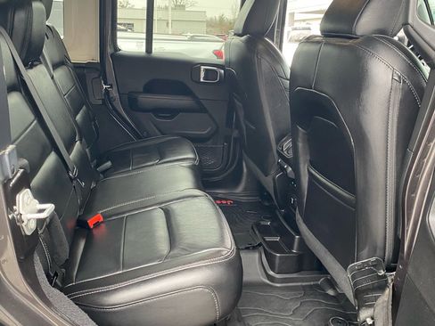 Used 2019 Jeep Wrangler Unlimited Sahara image 14