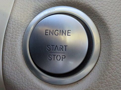 Used 2019 Mercedes-Benz GLC 300 4MATIC image 30