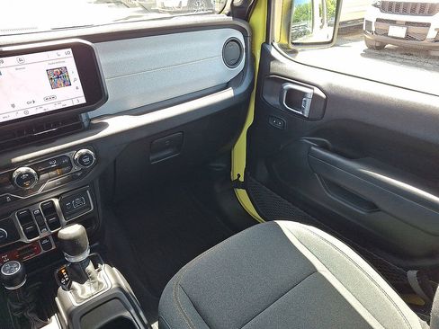 Used 2024 Jeep Wrangler Unlimited AWD/4WD image 11