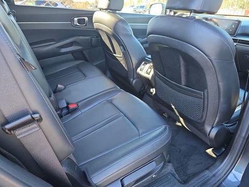 Used 2024 Kia Sorento S image 14