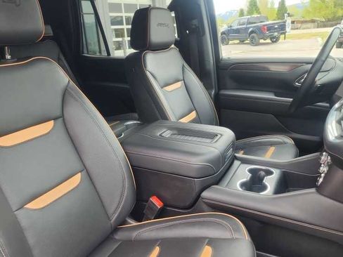 Used 2024 GMC Yukon AT4 w/ Technology Package AWD/4WD image 17
