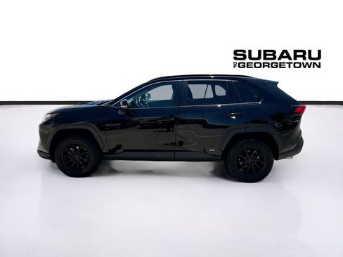 Used 2022 Toyota RAV4 XLE w/ Convenience Package AWD/4WD image 4