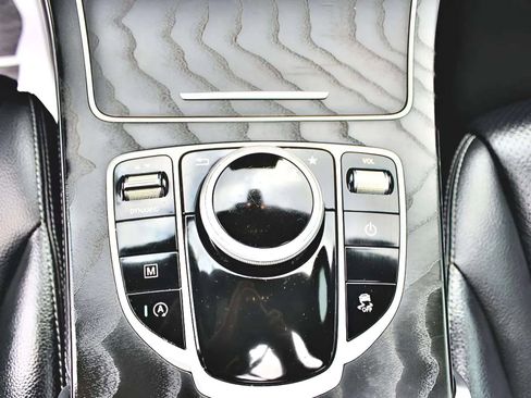 Used 2018 Mercedes-Benz GLC 300 4MATIC image 17