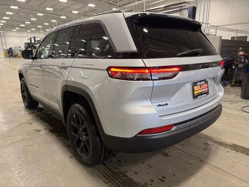 New 2026 Jeep Grand Cherokee Laredo image 5