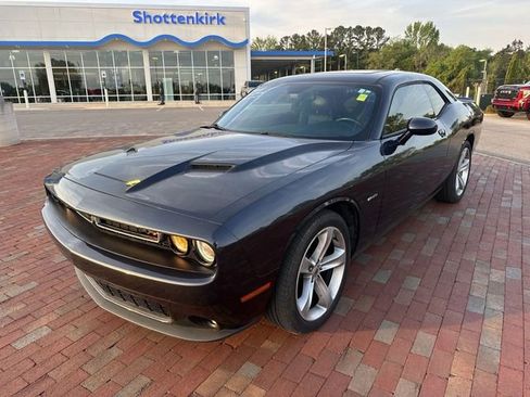 Used 2018 Dodge Challenger R/T image 1