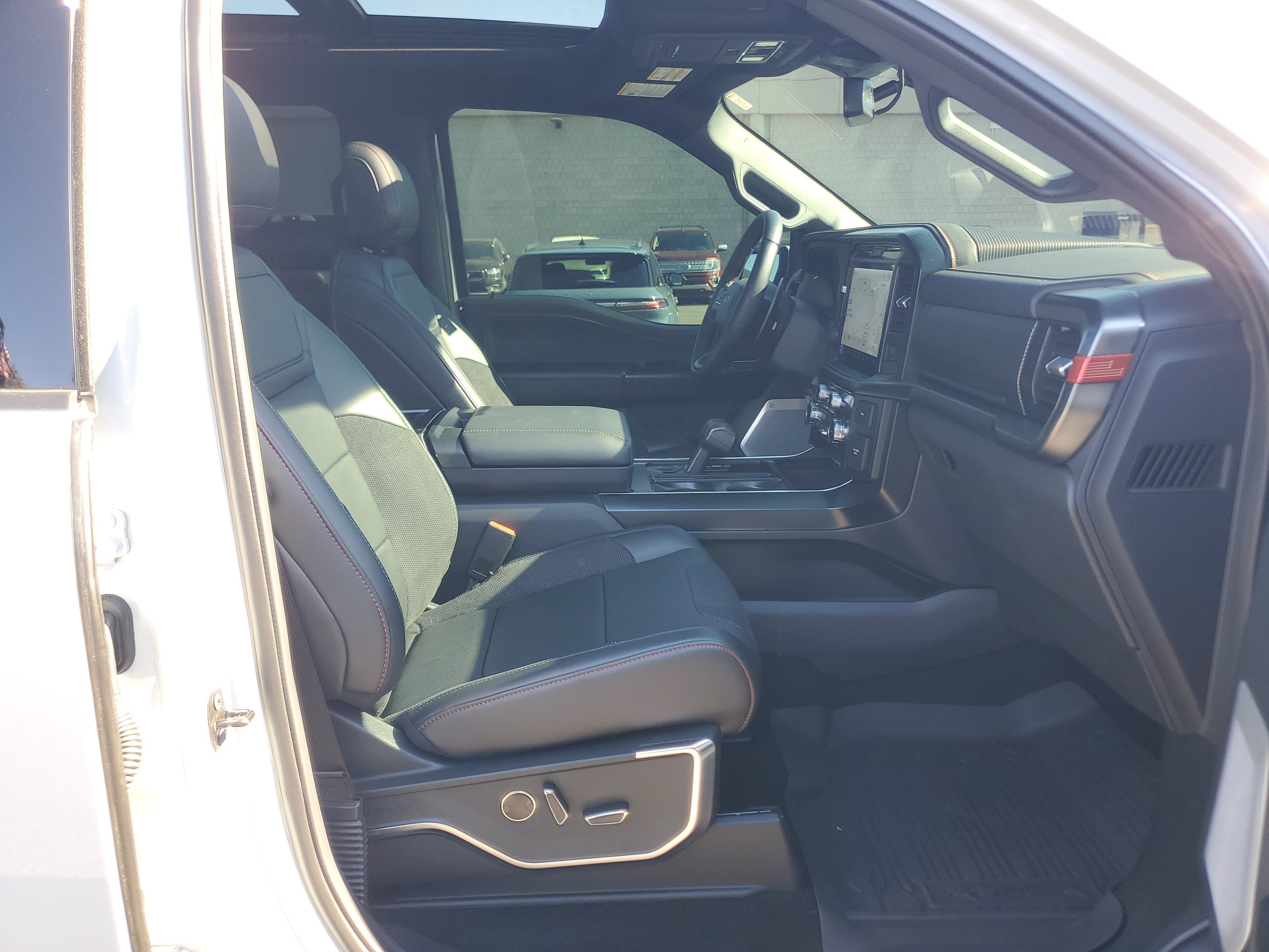 Used 2025 Ford F150 Raptor AWD/4WD image 9