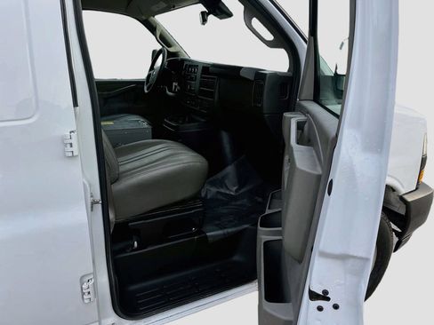 Used 2024 Chevrolet Express 2500 RWD image 24
