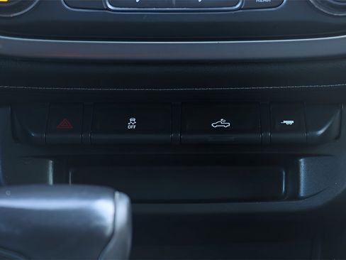 Used 2017 GMC Canyon SLE w/ SLE Convenience Package image 18