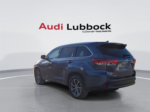 Used 2018 Toyota Highlander XLE image 6