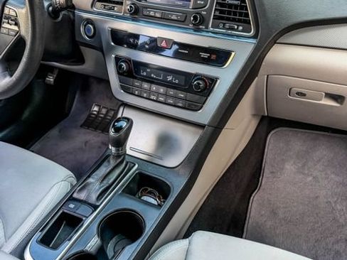 Used 2016 Hyundai Sonata SE FWD image 32