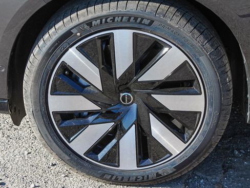 New 2025 Volvo EX90 Ultra w/ Protection Package Premier image 12