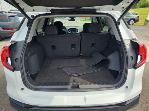 Used 2023 GMC Terrain SLE w/ Driver Convenience Package FWD image 7