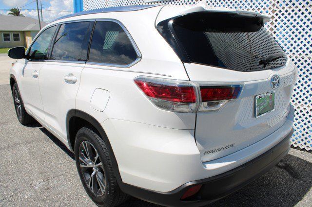 Used 2016 Toyota Highlander XLE FWD image 4