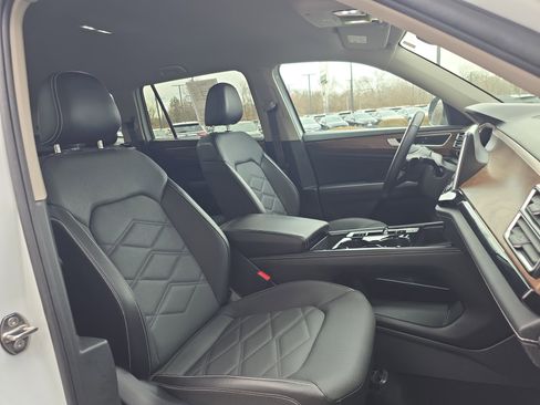 Used 2024 Volkswagen Atlas SE image 27