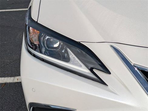 Certified 2025 Lexus ES 300h w/ Premium Package image 10
