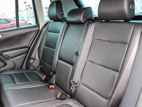 Used 2015 Volkswagen Tiguan SE image 18