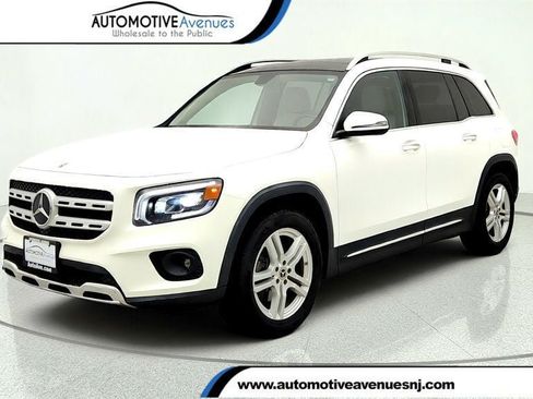 Used 2023 Mercedes-Benz GLB 250 4MATIC w/ Premium Package image 1