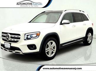 Used 2023 Mercedes-Benz GLB 250 4MATIC w/ Premium Package video 1