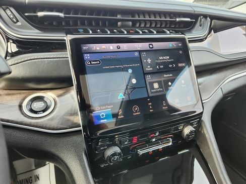 Used 2022 Jeep Grand Cherokee Limited 4xe image 9