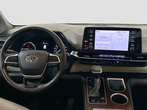 Used 2021 Toyota Sienna XLE image 20